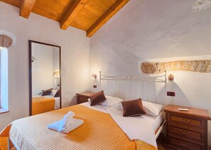 5 bedrooms, iron/ironing board, travel cot, free WiFi - Beautiful home in Rovinj (Rovinj)