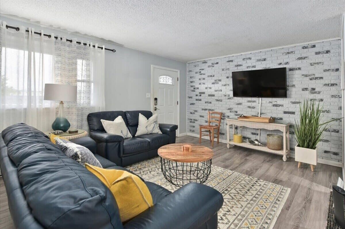 Two Bedroom OC Condo Close to Beach and Boardwalk
