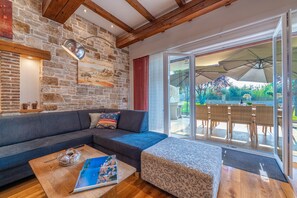 TV, fotballspill og bordtennis