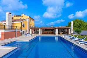 Outdoor pool - Villa Suzanne with a private pool and jacuzzi (Banjole)