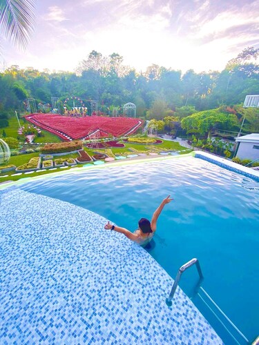 Jardin De Ysabelle and Hobbiton Cafe