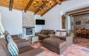 TV, fireplace, ping pong - Beautiful home in Groznjan (Groznjan)