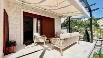 Deluxe Villa | Terrace/patio