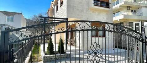 واجهة المنشأة