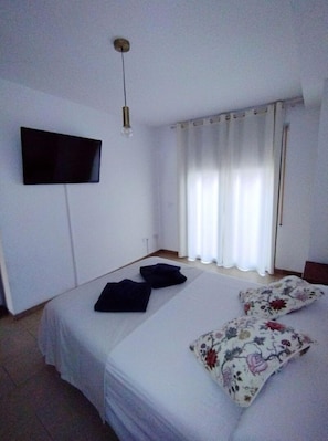 2 bedrooms, desk, iron/ironing board, travel cot