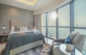 Room - Manzil - Spacious 3BR Home w/ Pool near Downtown (Dubai)