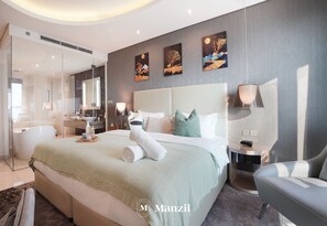 3 bedrooms, in-room safe, iron/ironing board, free WiFi - Manzil - Spacious 3BR Home w/ Pool near Downtown (Dubai)