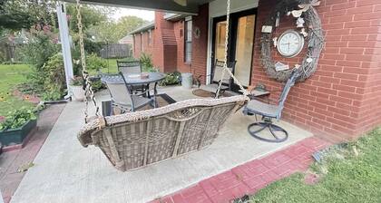 Springdale gem, centrally located, covered patio