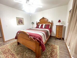 3 bedrooms, desk, iron/ironing board, WiFi - Springdale gem, centrally located, covered patio (Springdale)