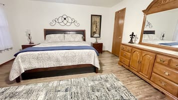 3 bedrooms, desk, iron/ironing board, WiFi