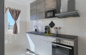Refrigerador, microondas, horno y lavavajillas 