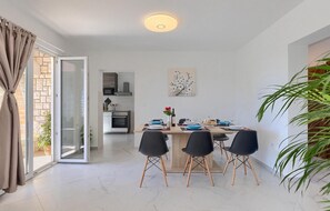 Dining - Beautiful home in Pula (Pula)