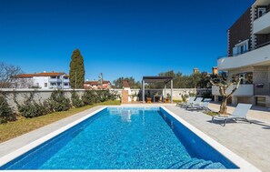 A heated pool - Beautiful home in Pula (Pula)