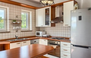 Refrigerador, horno, lavavajillas, cafetera/tetera