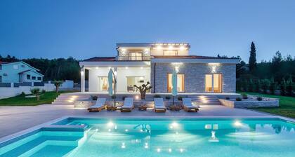 Cozy home in Pridraga