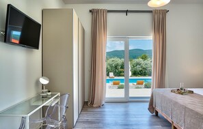 4 bedrooms, iron/ironing board, travel cot, free WiFi