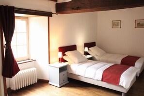 8 bedrooms, desk, iron/ironing board, travel cot