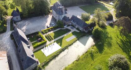 Domaine de la Courin lomamökit – 20 henkilöä – Uima-allas – Ulkoporeallas