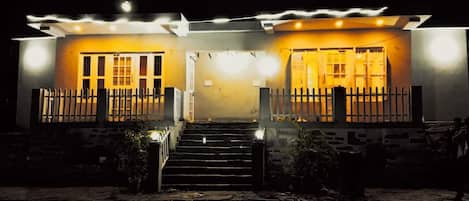 Mặt tiền nơi lưu trú