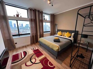 2 habitaciones, tabla de planchar con plancha, cuna de viaje y wifi 