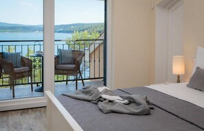 3 bedrooms, iron/ironing board, travel cot, free WiFi