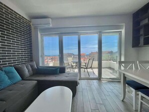 Departamento Confort | Área de sala de estar | Televisión LCD 