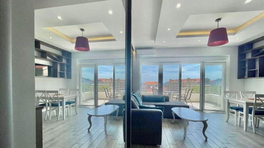 ブカネロアパートメンツブドバ