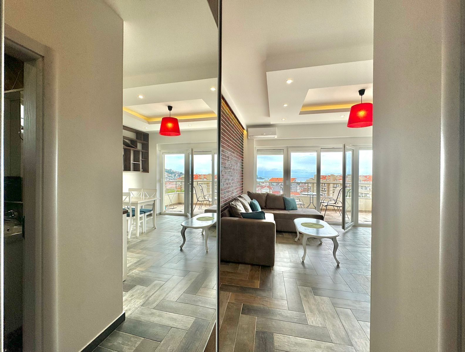 Superior-Apartment | Wohnbereich | LCD-Fernseher