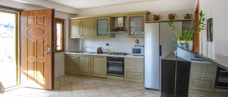 Fridge, stovetop, dishwasher, coffee/tea maker