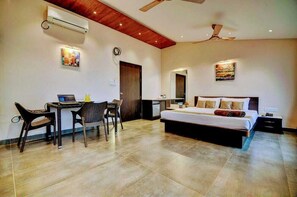 Executive Double Room | Desk, soundproofing - Hotel Strawberry Inn (Mahabaleshwar)