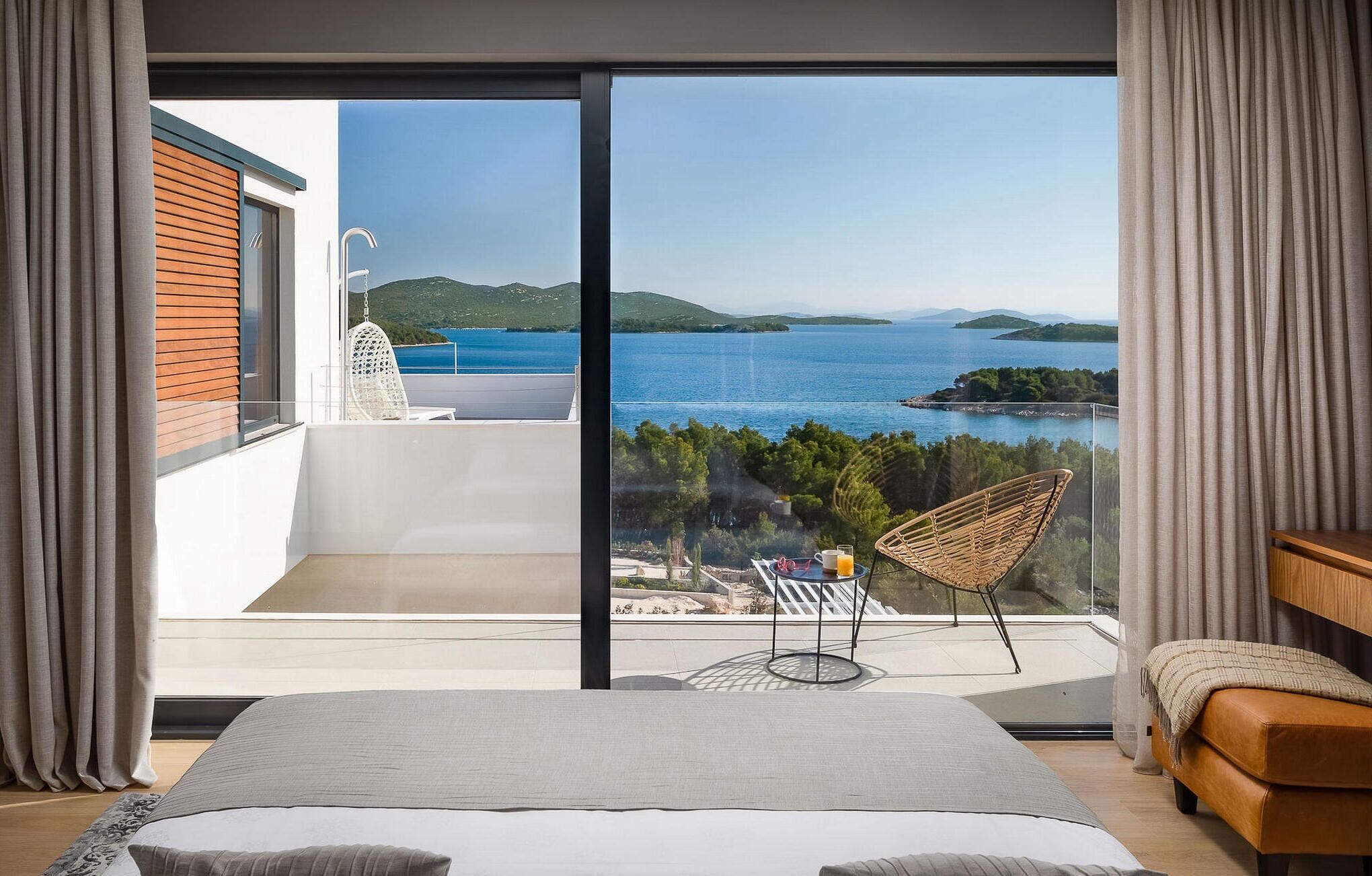 4 bedrooms, iron/ironing board, travel cot, free WiFi