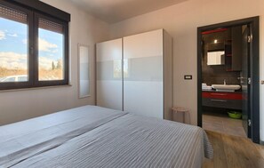 2 間睡房、熨斗/熨衫板、可攜式嬰兒床、免費 Wi-Fi