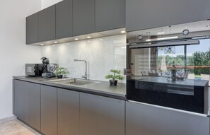 Fridge, oven, dishwasher, coffee/tea maker - Lovely home in Tinjan (Tinjan)