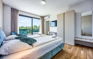 4 bedrooms, iron/ironing board, travel cot, free WiFi - Lovely home in Tinjan (Tinjan)