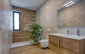 Douche, sèche-cheveux