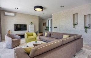 TV, DVD player, stereo - Lovely home in Tinjan (Tinjan)