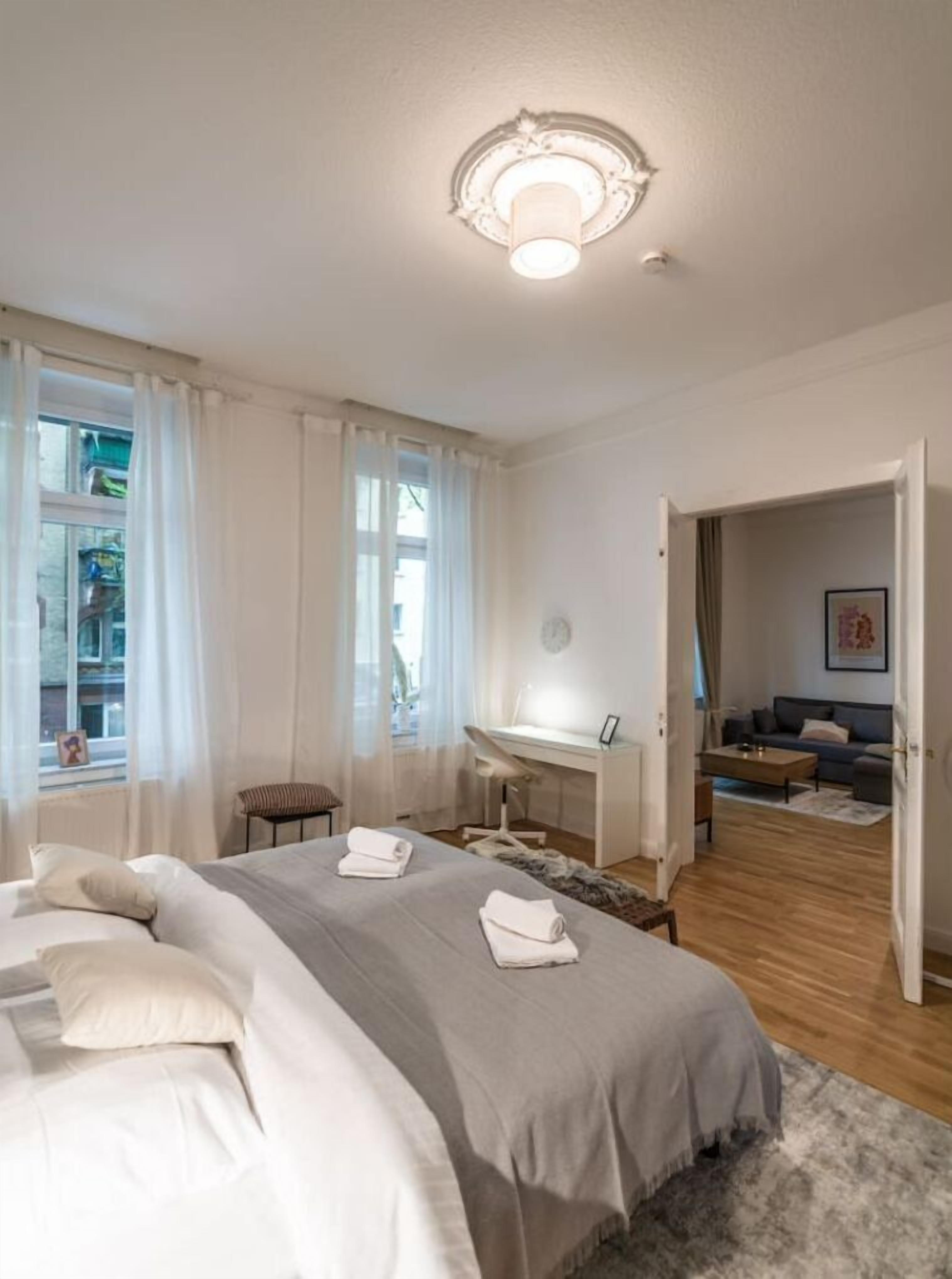 2 Schlafzimmer, Schreibtisch, Bügeleisen/Bügelbrett, kostenloses WLAN