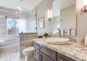 Shower, hair dryer, towels - Luxury Retreat with Heated Pool in Scottsdale (Scottsdale)