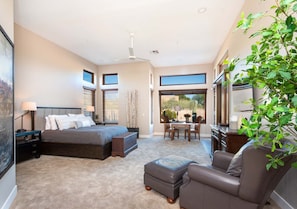 3 bedrooms, desk, iron/ironing board, travel cot - Luxury Retreat with Heated Pool in Scottsdale (Scottsdale)