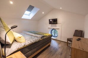 1 bedroom, travel crib, WiFi, bed sheets - Moderne Ferienwohnungen im Seesener Bahnhof. Perfekt für Urlaub & Geschäftsreise (Seesen)