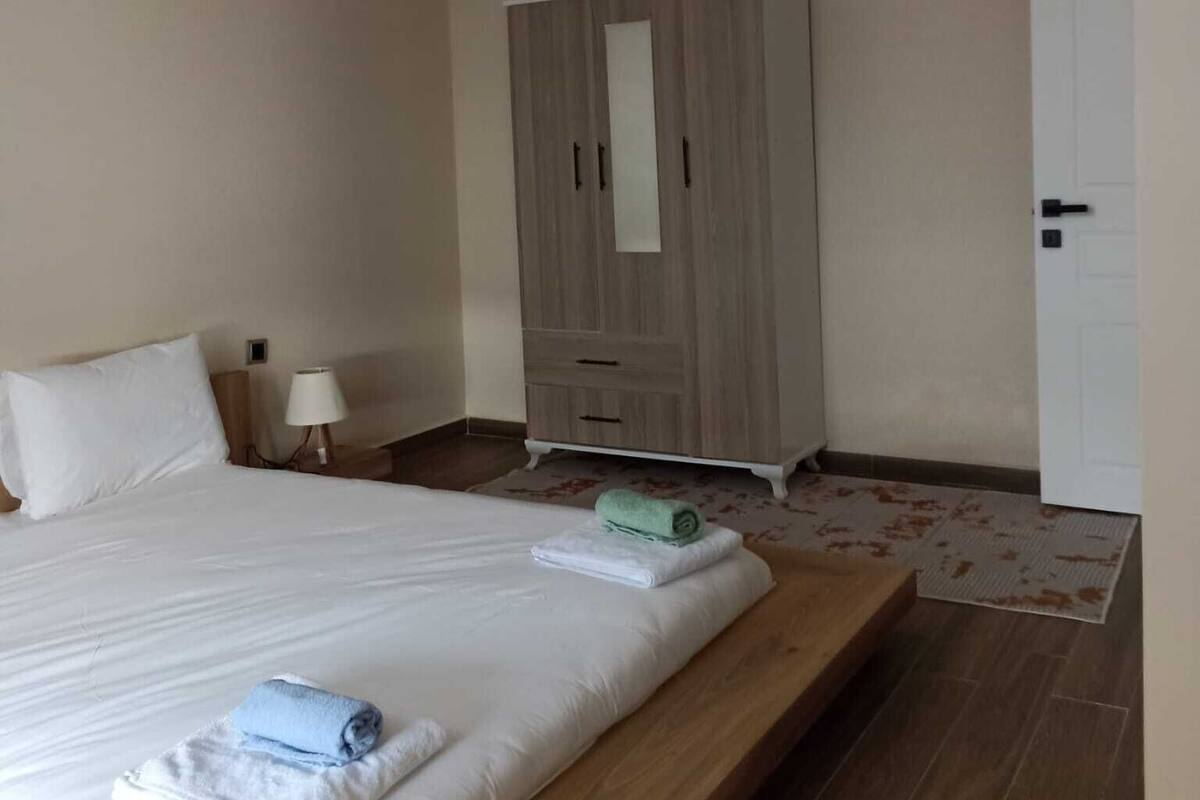 Comfort-huoneisto, 2 makuuhuonetta, tupakointi kielletty, kaupunkinäköala | 2 makuuhuonetta, työpöytä, kannettavalle tietokoneelle sopiva työtila