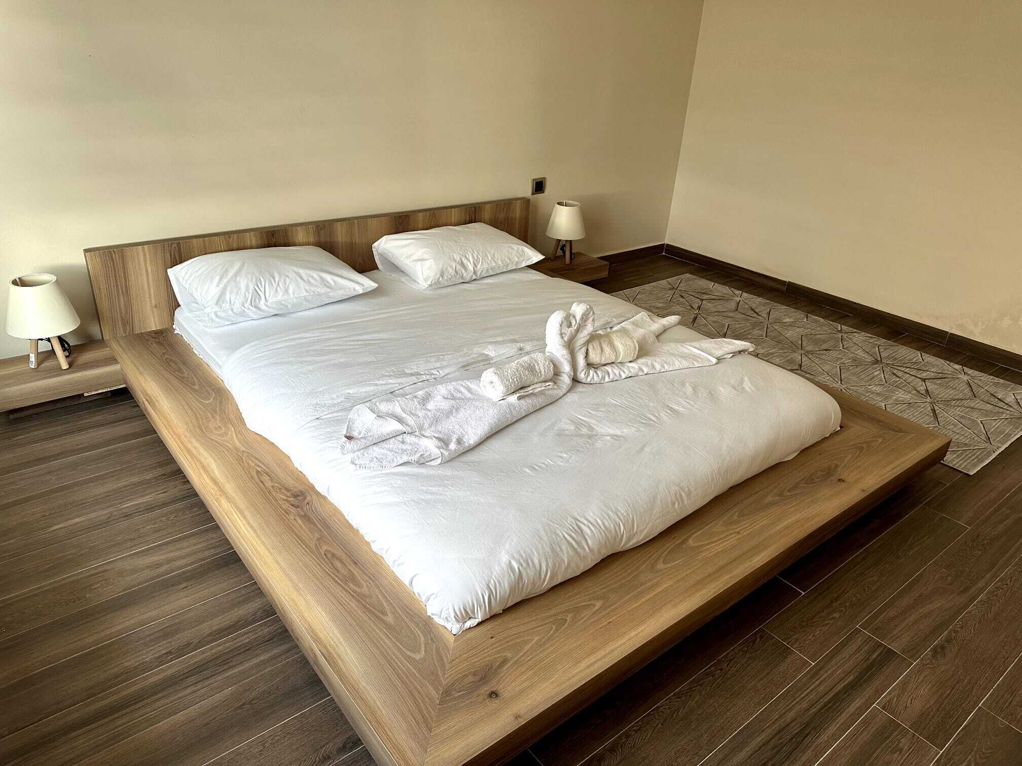 2 개의 침실, 책상, 노트북 작업 공간, 방음 설비