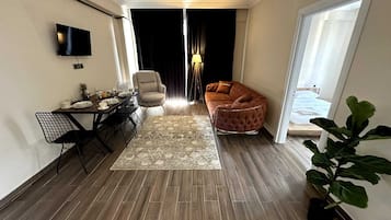 Comfort Triple 2+1 Apartment | Living area