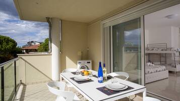 Monolocale Standard, terrazzo, piano elevato | Terrazza/patio