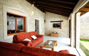 TV, fireplace, DVD player, ping pong