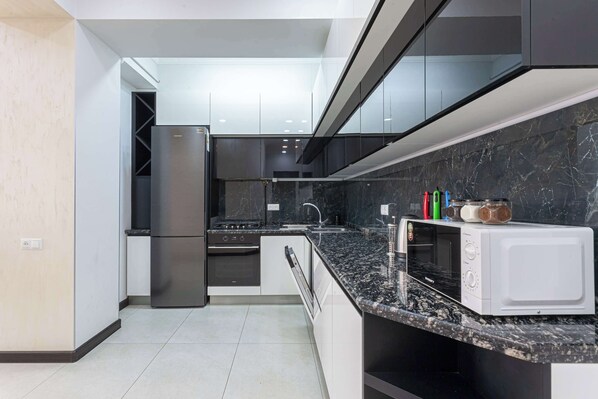 Comfort-huoneisto | Yksityinen keittiö | Jääkaappi, liesi, vedenkeitin, paistolaatta