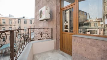 Classic Apartment | Balcony