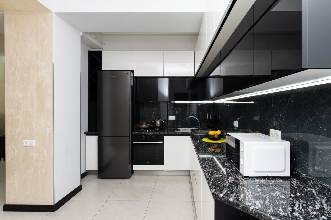 Apartamento família | Cozinha privada | Geladeira, cooktop, chaleira elétrica, chapa