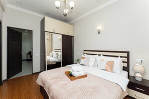 Departamento familiar | 2 habitaciones, ropa de cama de alta calidad y escritorio 