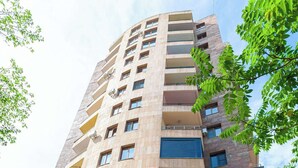 A multi-story building with balconies, air conditioning units, and a gated entrance. - Stay Inn on 33.1 Mashtots Ave. (Yerevan)